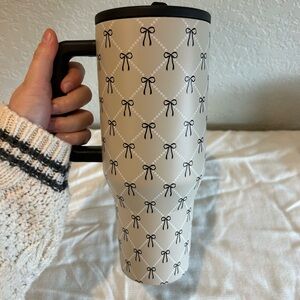 HydroJug Bow Patterned Mug - Black and Cream